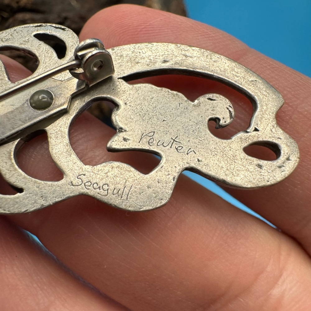 Seagull Pewter Canada vintage pewter scroll brooch, EUC. - Picture 4 of 5